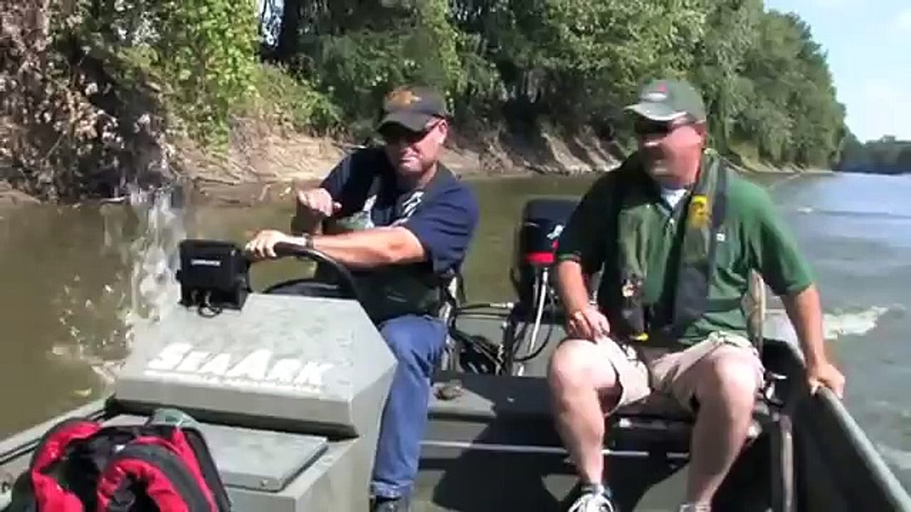 بحيرة عجيبة صيد السمك فيها بدون اي تعب