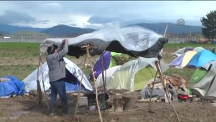 Sığınmacılar Kendi Çadır Kamplarını Kurmaya Başladı