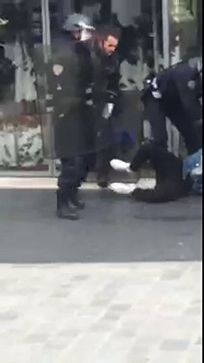 Un lycéen frappé au visage par un CRS