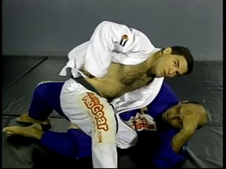 Roberto Correa (Gordo) - Jiu Jitsu Half Guard vol 1 full 17