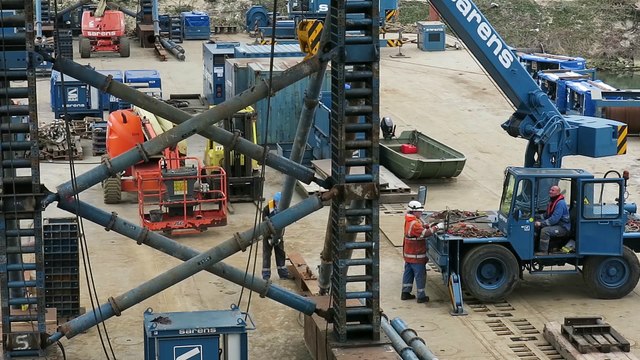 Une journée pour déposer le nouveau pont de l'île Seguin
