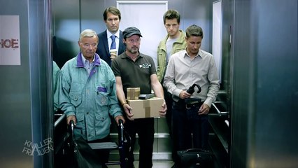 Im Fahrstuhl... - Knallerfrauen mit Martina Hill