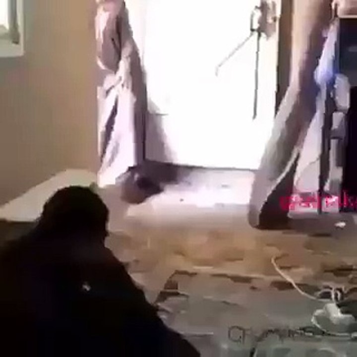 كيف تنهي الأم إحتفالات ولدها مع أصدقائه