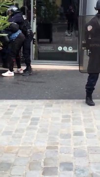 Manifestation: un lycéen tabassé par des CRS