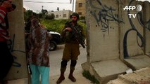 طعن جندي اسرائيلي ومقتل مهاجميه الفلسطينيين الاثنين