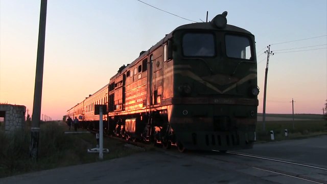 Tепловоз 2ТЭ10Л-2303 с пассажирским поездом 2 _ 2TE10L-2303 Lugankawith passenger train 2
