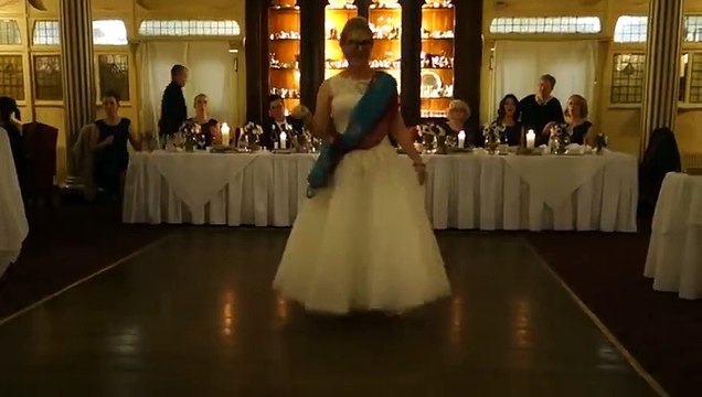 British Couple dancing on ' London Thumakda ' on their Wedding