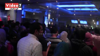 احتشاد الجماهير أمام سينما بالشيخ زايد لمشاهدة "باتمان ضد سوبر مان"