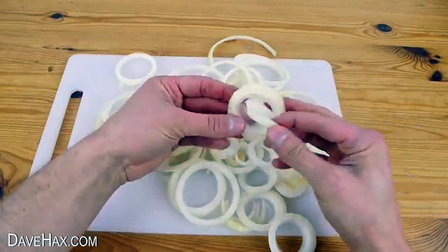 Inserire Un Pettine In Una Cipolla Vi Sembra Folle? Guardate A Cosa Serve...