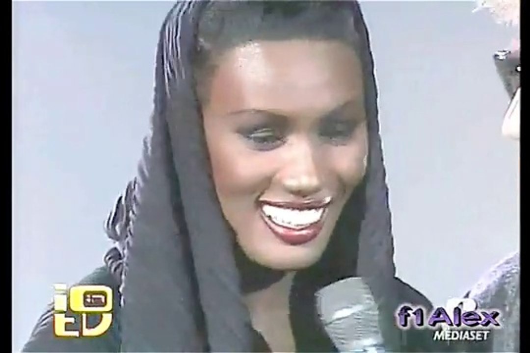 She used to be ONE HELL of a SEXY MOTHERF*CKER - awesomely kissable ! YUMMY !