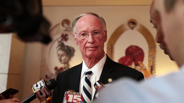 Recording of Alabama Governor Robert Bentley making sexually suggestive comments