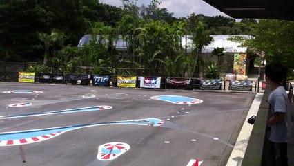 Testing the new Serpent S411 1-10 R-C Touring car (17.5T Brushless Motor))