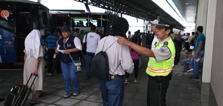 Salida de turistas en terminales de Quito y Guayaquil