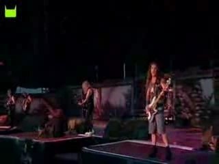 Bruce Dickinson tombe au download festival