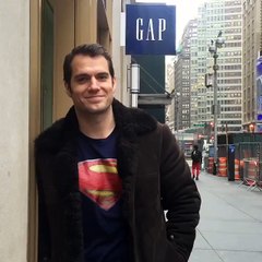 بالفيديو.. Henry Cavill يحتفل بنجاحه فى Superman