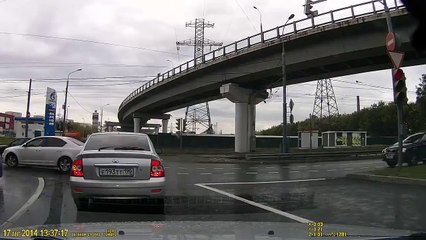 С трамваем шутки плохи.