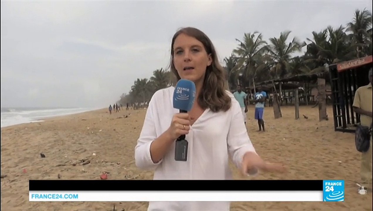 Attaque de Grand-Bassam : témoins et passants choqués se rassemblent sur la plage - Côte d\'Ivoire