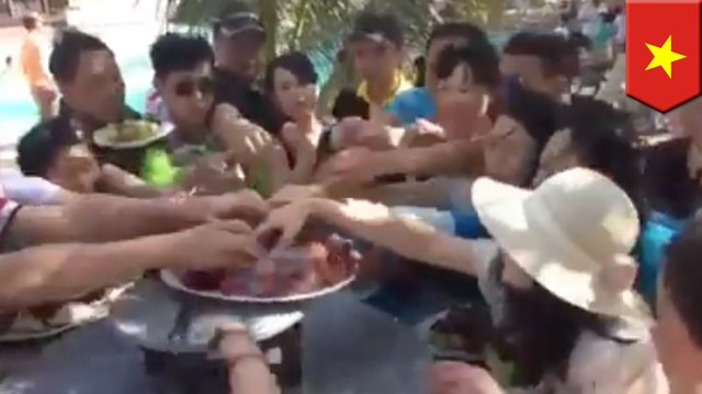 Mainland Chinese tourists clear out fruit plate at Vietnam hotel in seconds