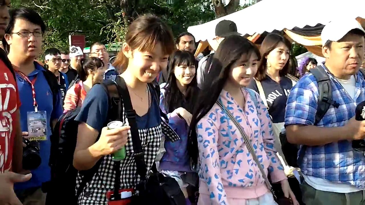 Momoclo in Malaysia - Renichan, Kanakou, Shiorin.mp4