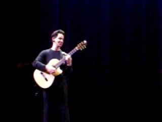 Joyeux urbains, achete un chien