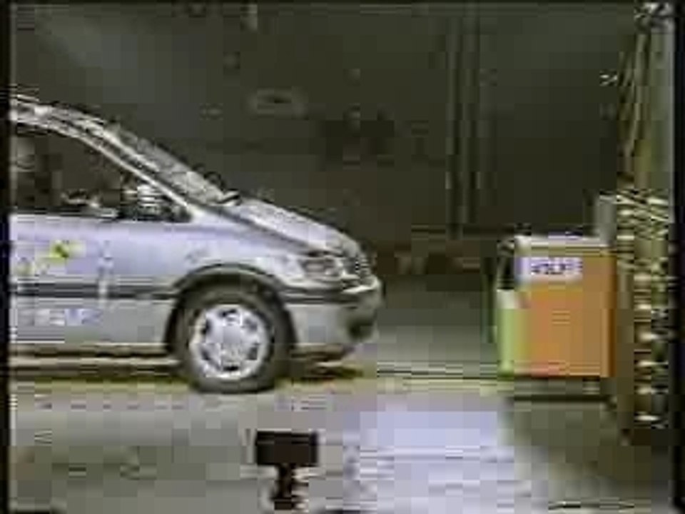 Crash test  opel zafira 1.8 euroncap (2001)