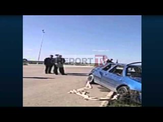 Report TV - Aksident tragjik në Kavajë, 3 të rinj humbin jetën, ishin në festë