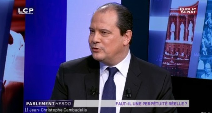 Pourquoi en France on ne serait pas capables [...], alors qu'il y a des morts sur notre territoire, de travailler ensemble!