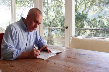 Un cuaderno que pasa notas al teléfono y se borra en microondas