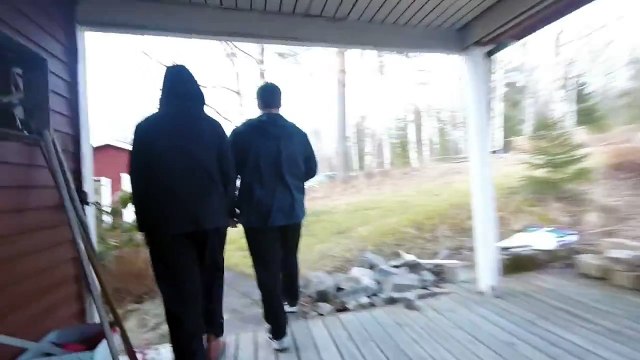 Quand un lancer d'oeufs sur une voiture ne se passe pas comme prévu...