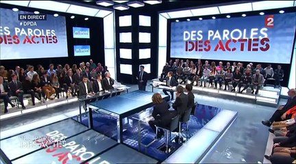 Un homme fait irruption sur le plateau Des paroles et des actes  en direct