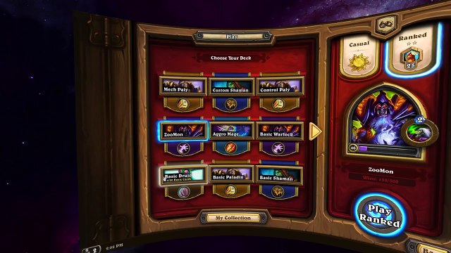 Un bureau virtuel avec un casque de réalité virtuelle