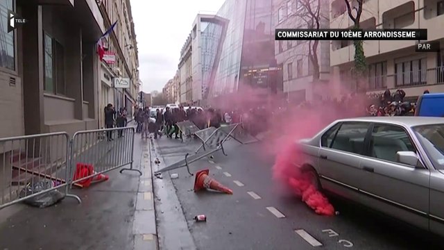 Heurts devant un commissariat du 10ème arrondissement de Paris