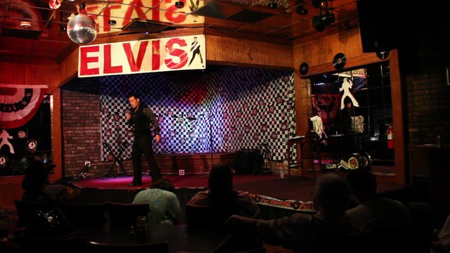 Franz Goovaerts sings 'Suspicious Minds' Elvis Week 2015