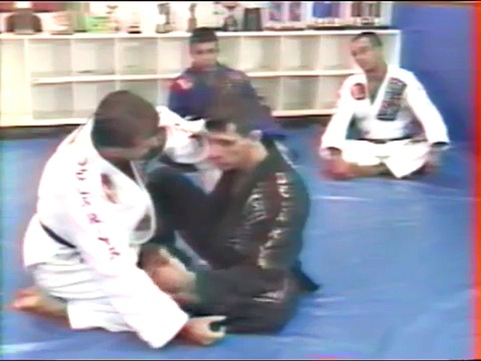 Ricardo De La Riva - Brazilian Jiu Jitsu tecniques 30