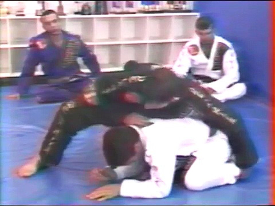Ricardo De La Riva - Brazilian Jiu Jitsu tecniques 35