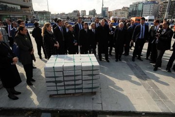 Erdoğan, koruma odusuyla Taksim Meydanı'nda incelemelerde bulundu