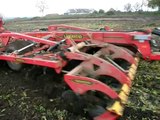 Powerful New Holland T8050   Vaderstad TopDown 500, difficult conditions in wet soil