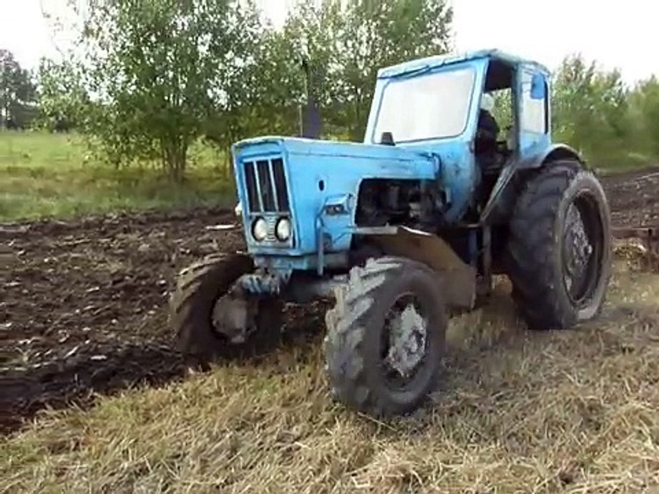 Old, reliable tractor Belarus Mtz 52 ploughing
