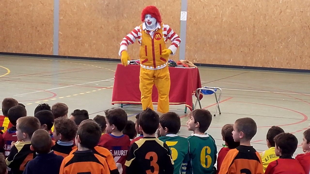 Challenge Marcel GALEY  Samedi matin pour le '' Challenge Marcel GALEY '' tournois en salle. Les enfants U6 - U7 ont eu une belle surprise, nous avons eu la visite de Ronald McDonald et un spectacle que nos petits ont beaucoup apprécié.