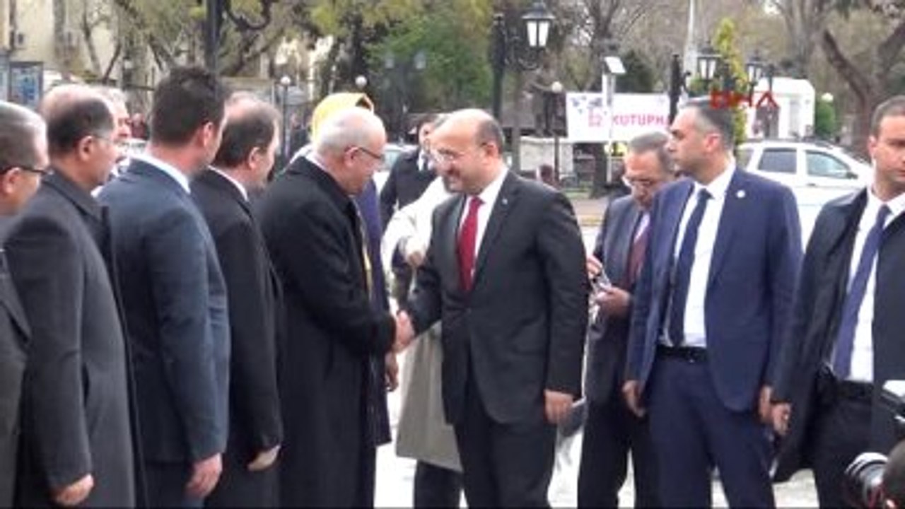 Kilis Üst Geçitte İntihara Kalkışan Genci Polis İkna Etti