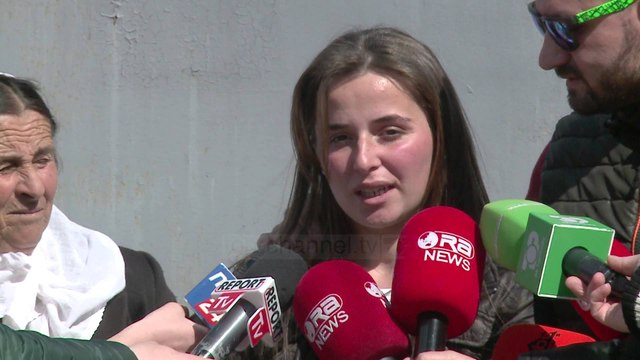 Presidenti Nishani fal Nazime Vishën - Top Channel Albania - News - Lajme