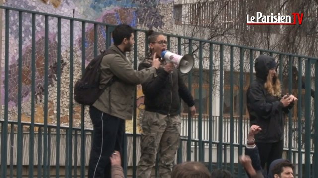 Un jour après l'altercation, les lycéens se sont retrouvés devant le lycée Bergson
