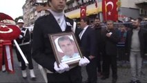 İzmir Şehit Polis Cemil Koç'un Cenazesi Bergama'da Son Yolculuğuna Uğurlandı-detaylar