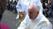 Pope washes asylum seekers' feet in Easter ritual