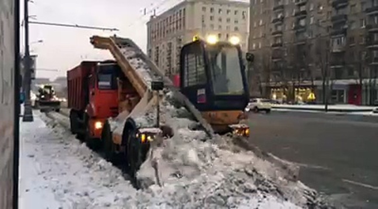 helpful car in street