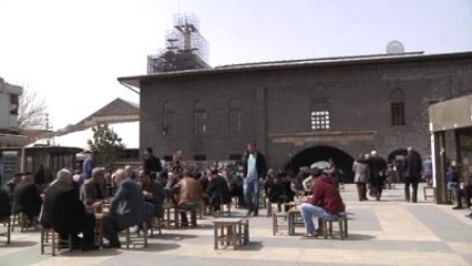 Diyarbakırlılar Cuma Namazı İçin Ulu Cami'ye Akın Etti
