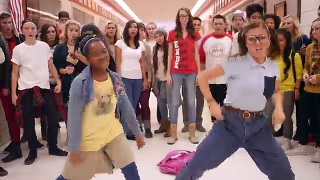 High School Dance Battle - Geeks vs. Cool Kids!