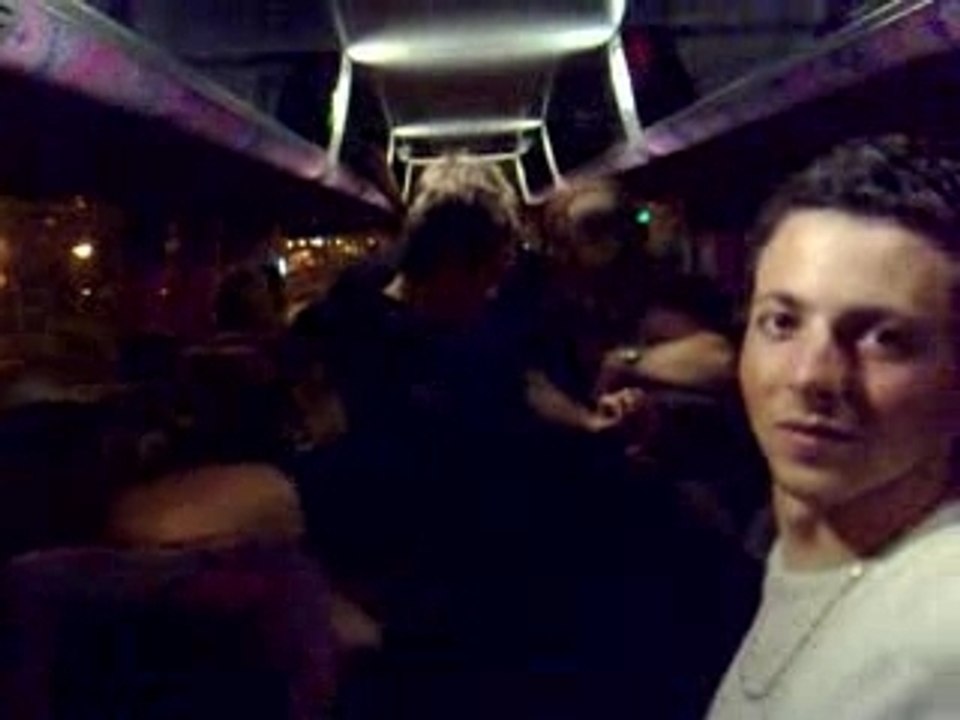 dans le car