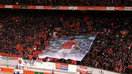 Netherlands vs France match stoped for 1 minute in memory of Johan Cruyff