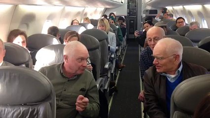 L’Aereo è In Ritardo… Ma Guardate Cosa Fa Questo Speciale Quartetto Nell’Attesa! ECCEZIONALI!